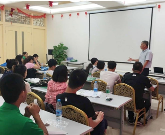 辽宁工学院“天隆班”师生到欧亿在线参观学习